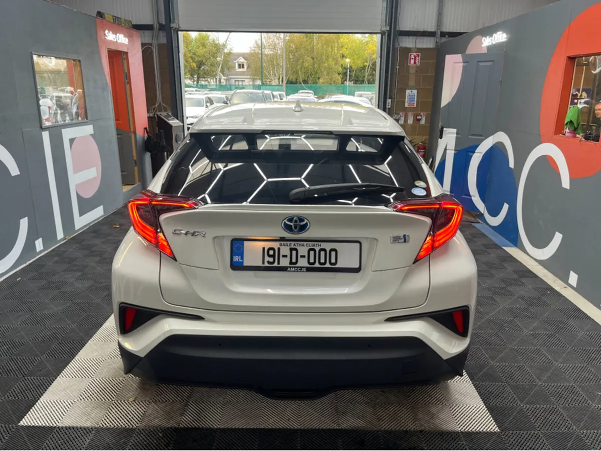 Toyota C-HR ONLY €19950! 2019 TOYOTA C-HR 1.8 HYBR - Image 3