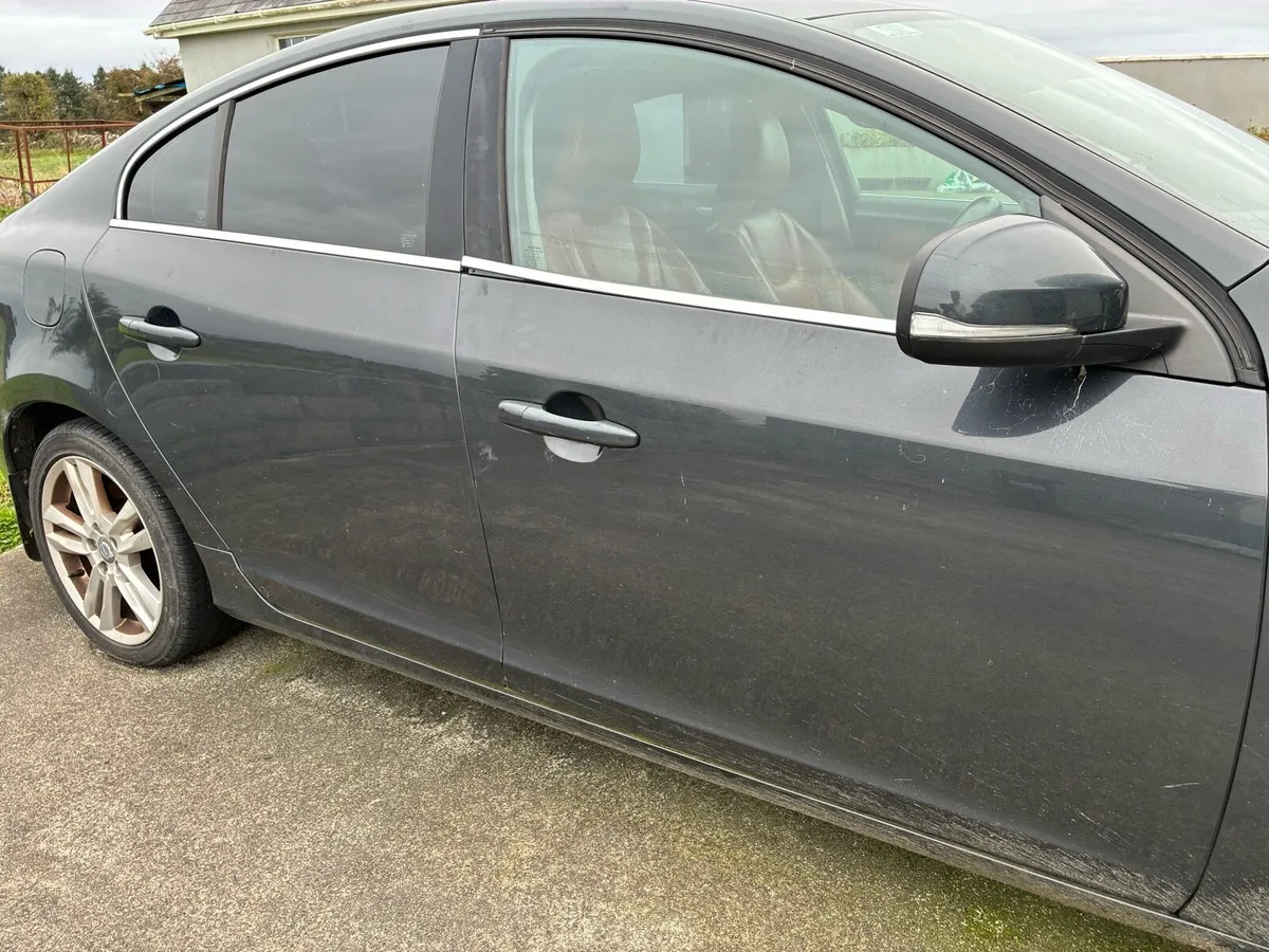 Volvo S60 - Image 2
