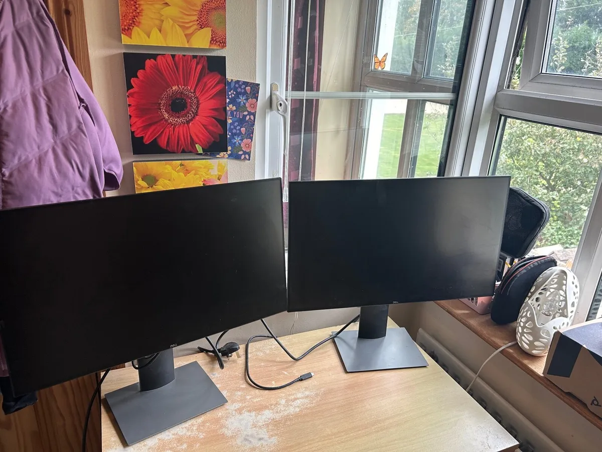 2 x Monitors - Image 1
