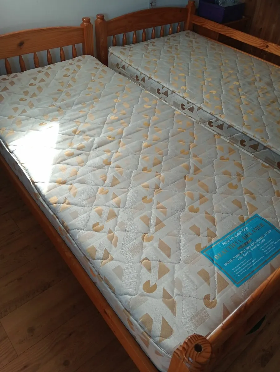 Pine bunk beds, excellent condition - Image 4