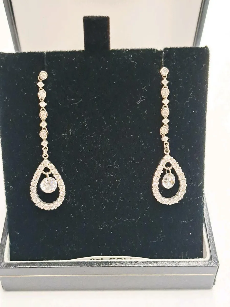 9K White Gold Earrings 9CT - Image 3