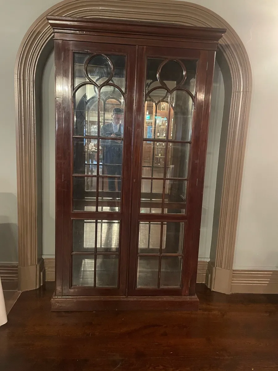 Vitrine - Image 1