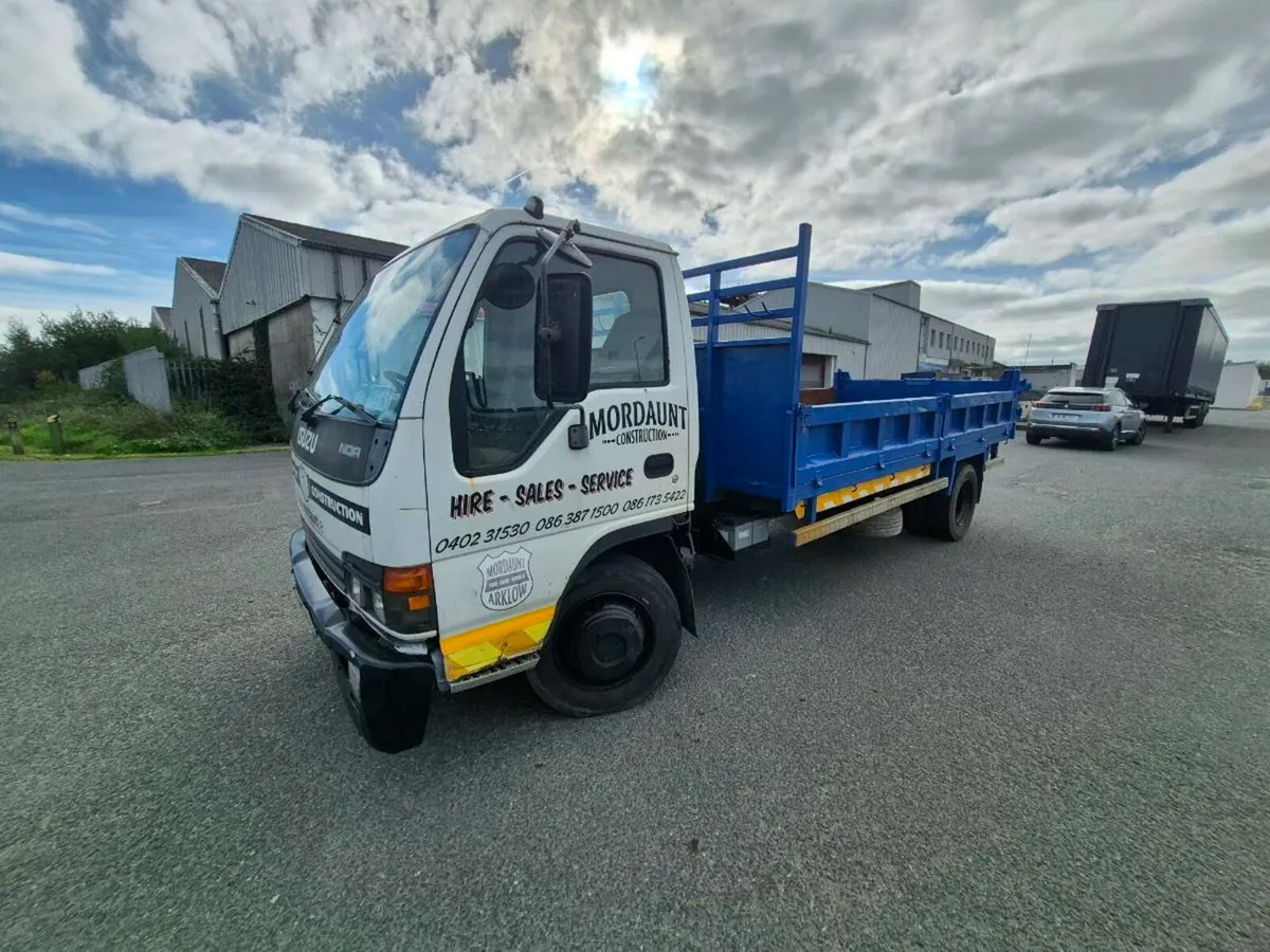 Isuzu NQR 7.5 tonne tipper truck - Image 2