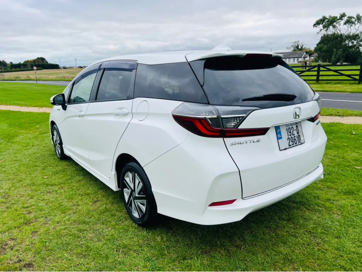 Honda Shuttle DAA-GP7 5DR AUTO - Image 4