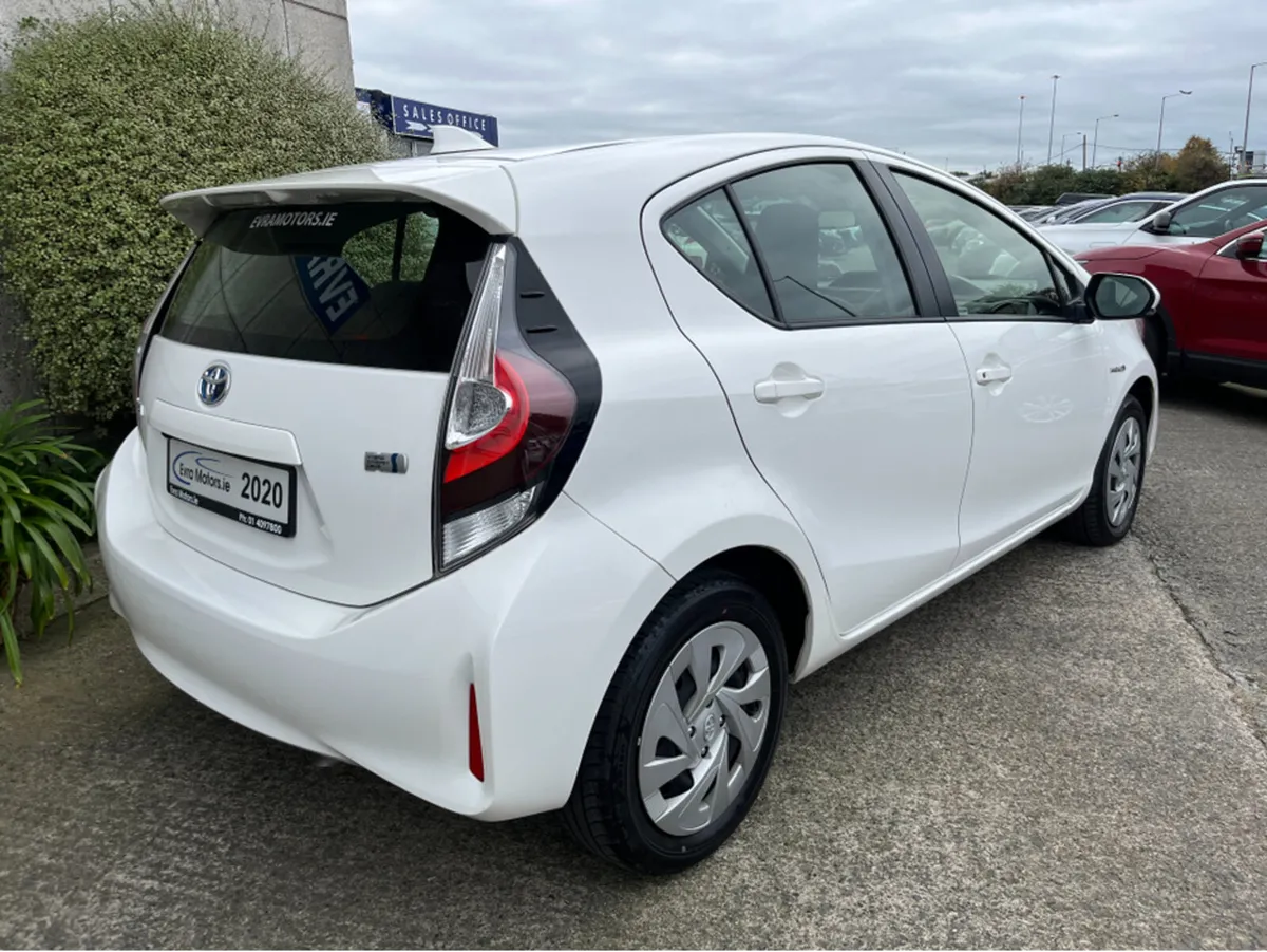 Toyota Aqua AUTOMATIC HYBRID 1.5 PETROL //REVERSE - Image 4