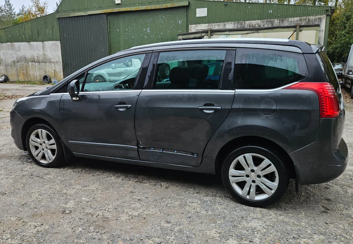 Peugeot 5008 1.6 Blue Hdi 120 Family high spec - Image 3