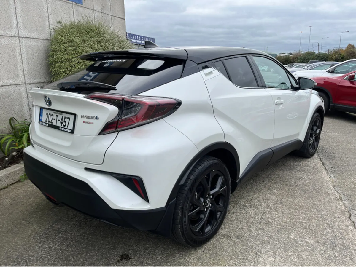 Toyota C-HR HYBRID LUNA SPORT AUTOMATIC 1.8 PETROL - Image 3