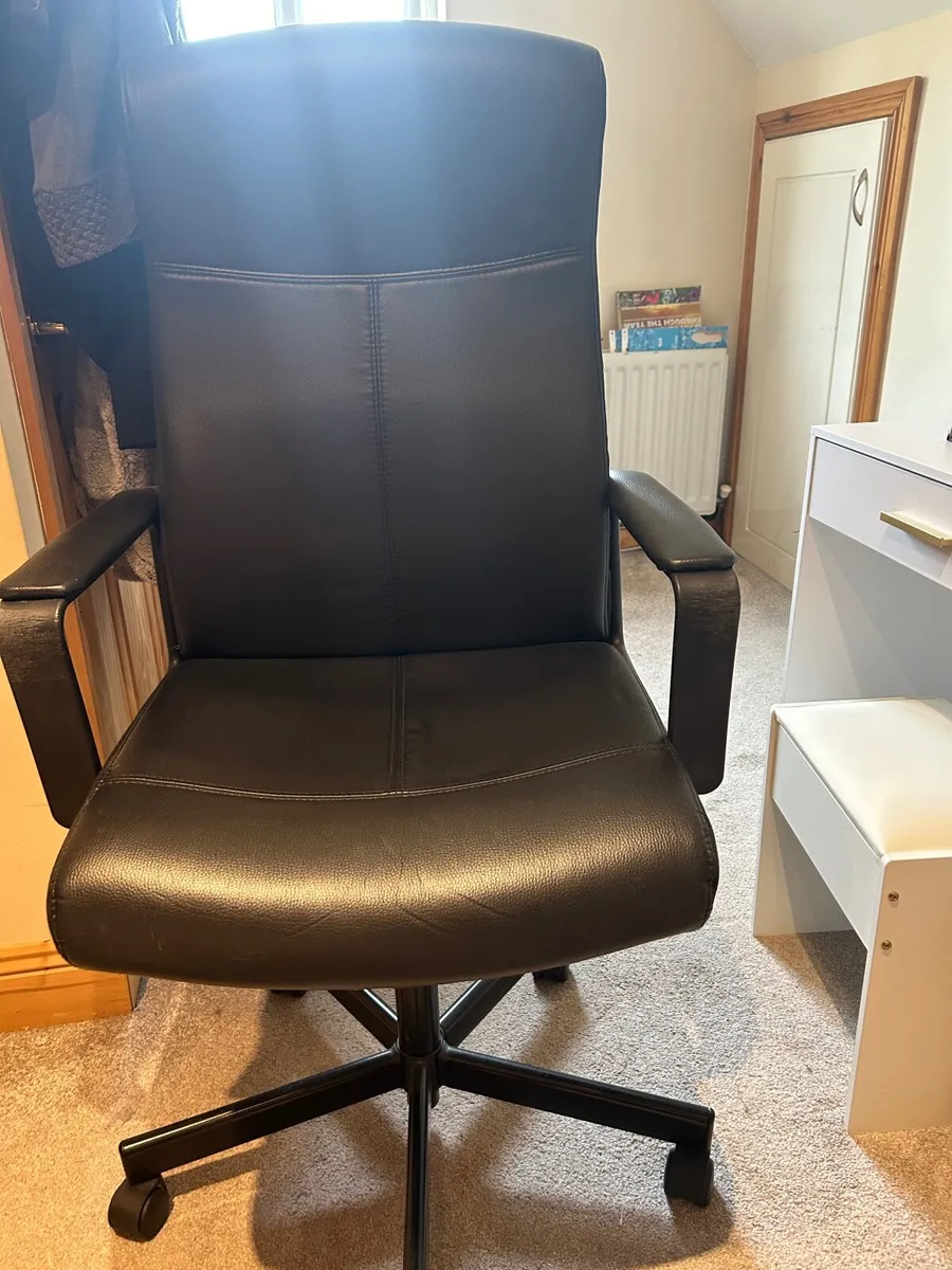 Office chair - Image 1