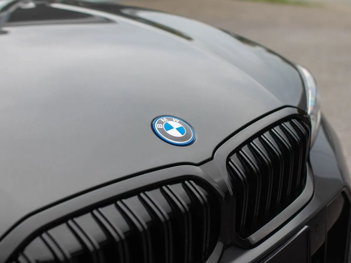 BMW 3 Series 330e M Sport Pro - Image 4