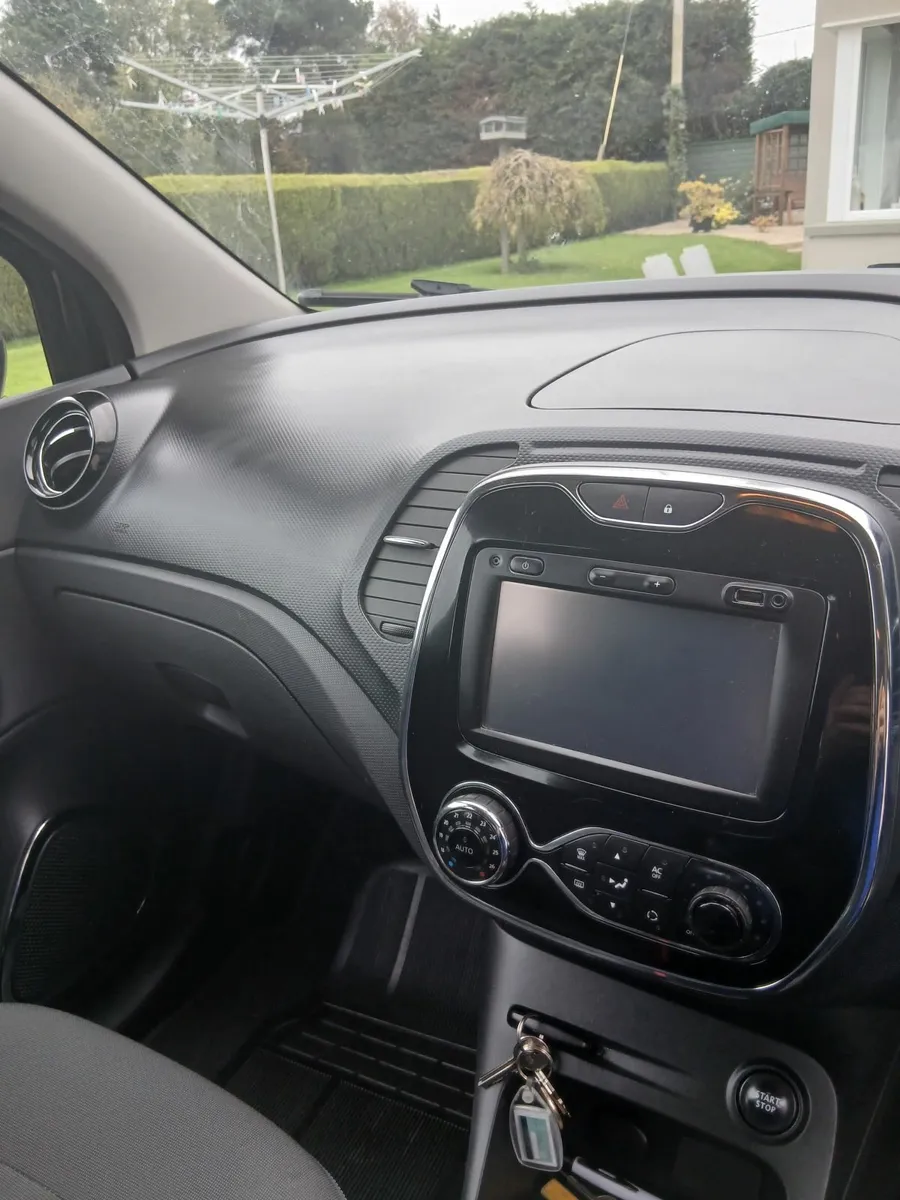 Renault Captur 2015 - Image 2