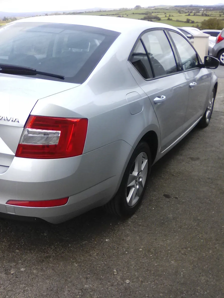 Skoda Octavia 2015 - Image 2