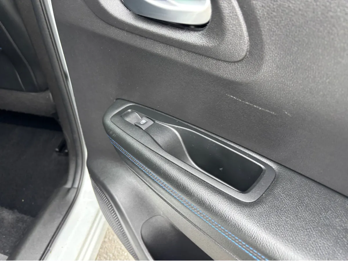 Renault Kadjar S-EDITION BLUE DCI 115 MY18 5DR - Image 4