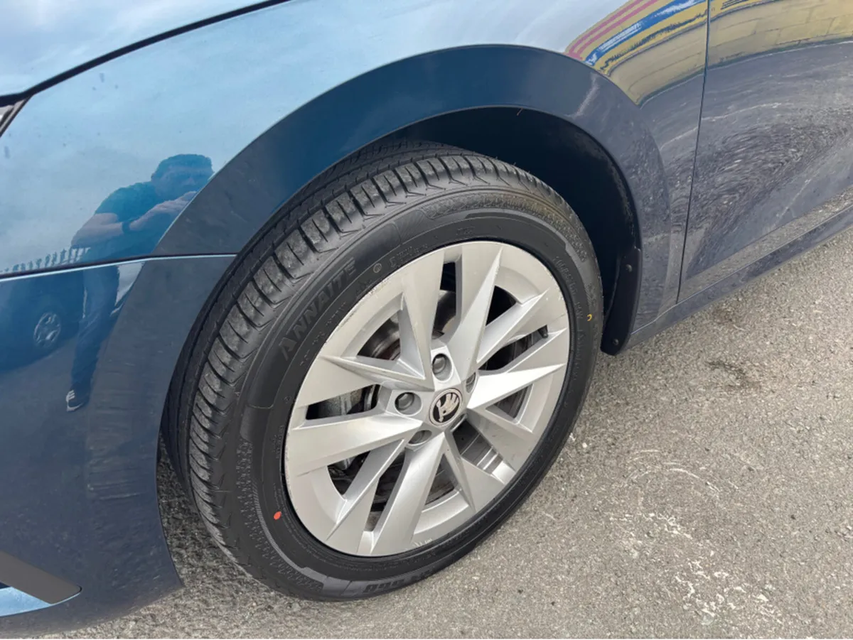 Skoda Octavia AMBITION 2.0 TDI 115 - Image 3