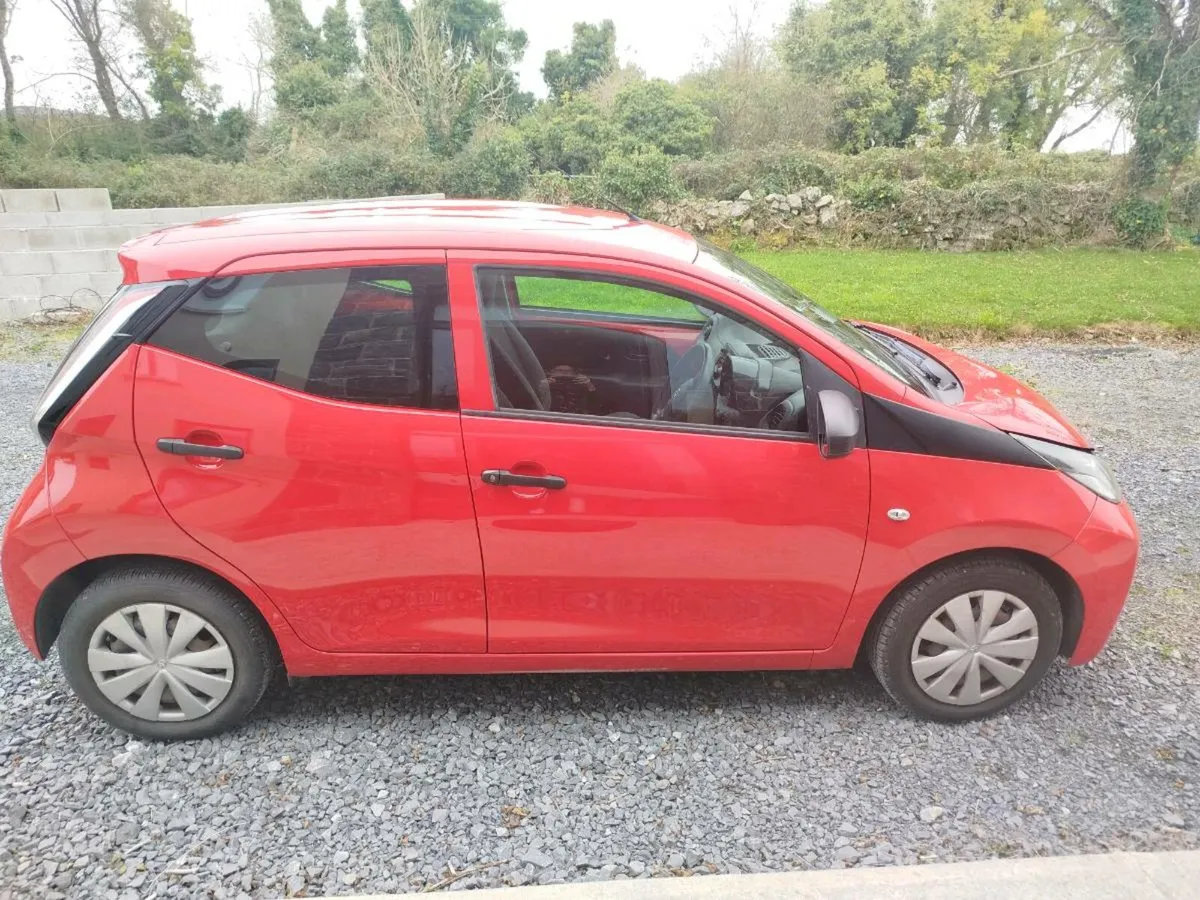 Toyota Aygo 1.0 VVTI-X 5DR - Image 2