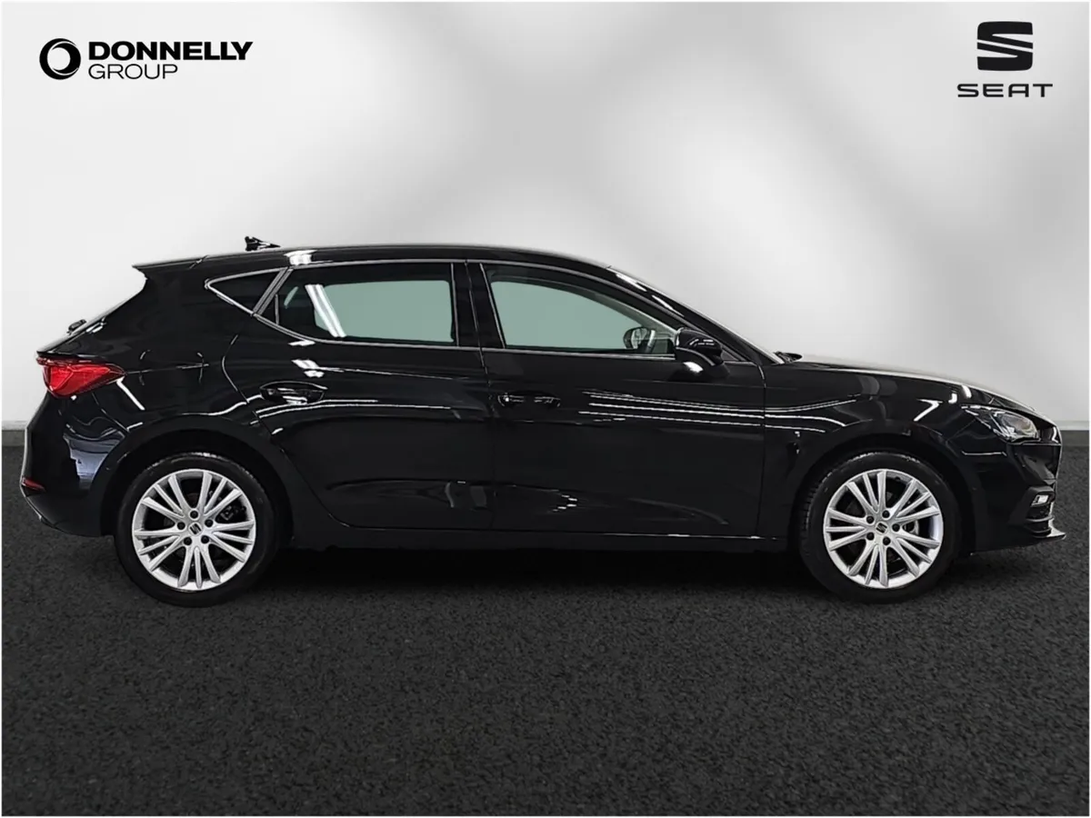 SEAT Leon Diesel Estate SE Dynamic - Image 4