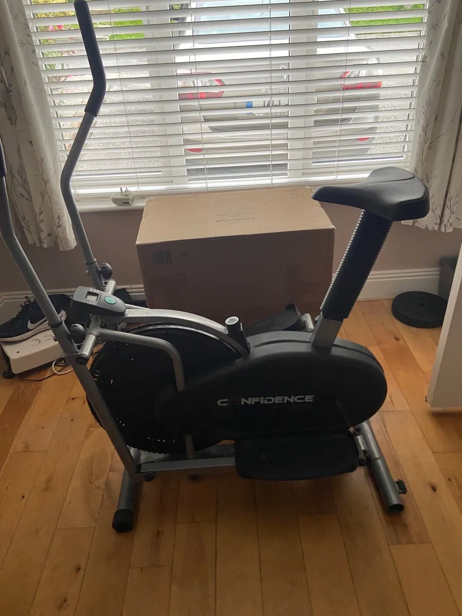 Cross trainer - Image 1