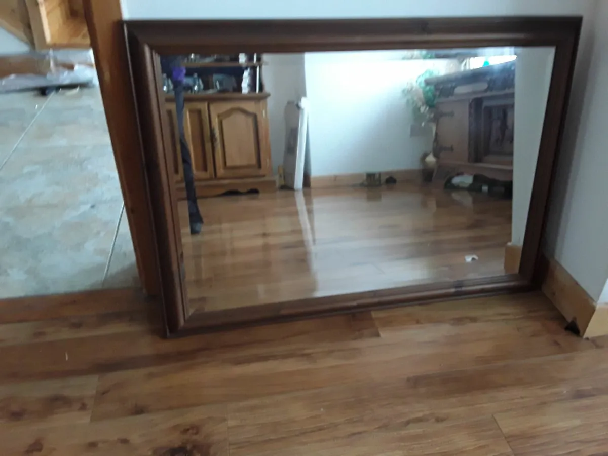 Large mirror in new condition - Image 1
