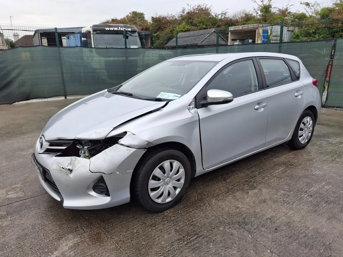 ?132 Toyota Auris..Light Damage - Image 3