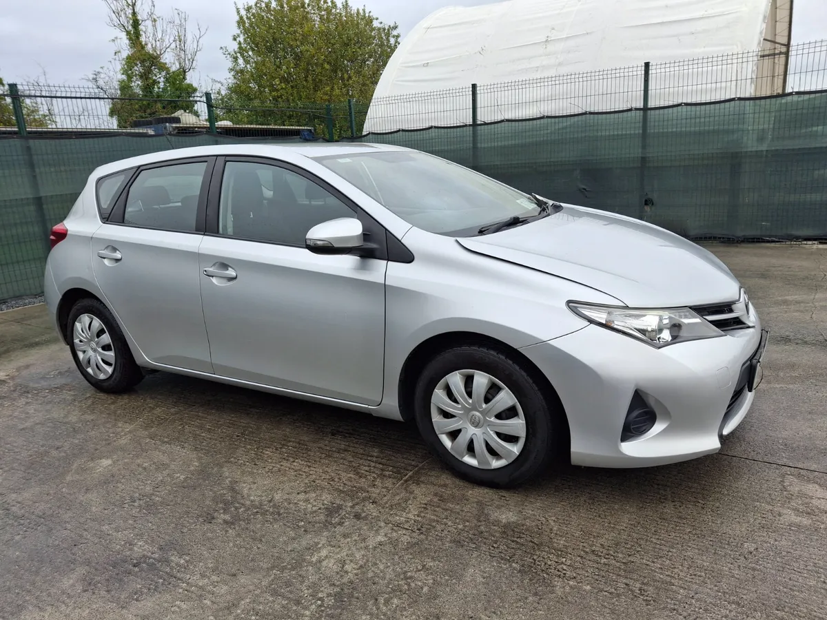 ?132 Toyota Auris..Light Damage - Image 2