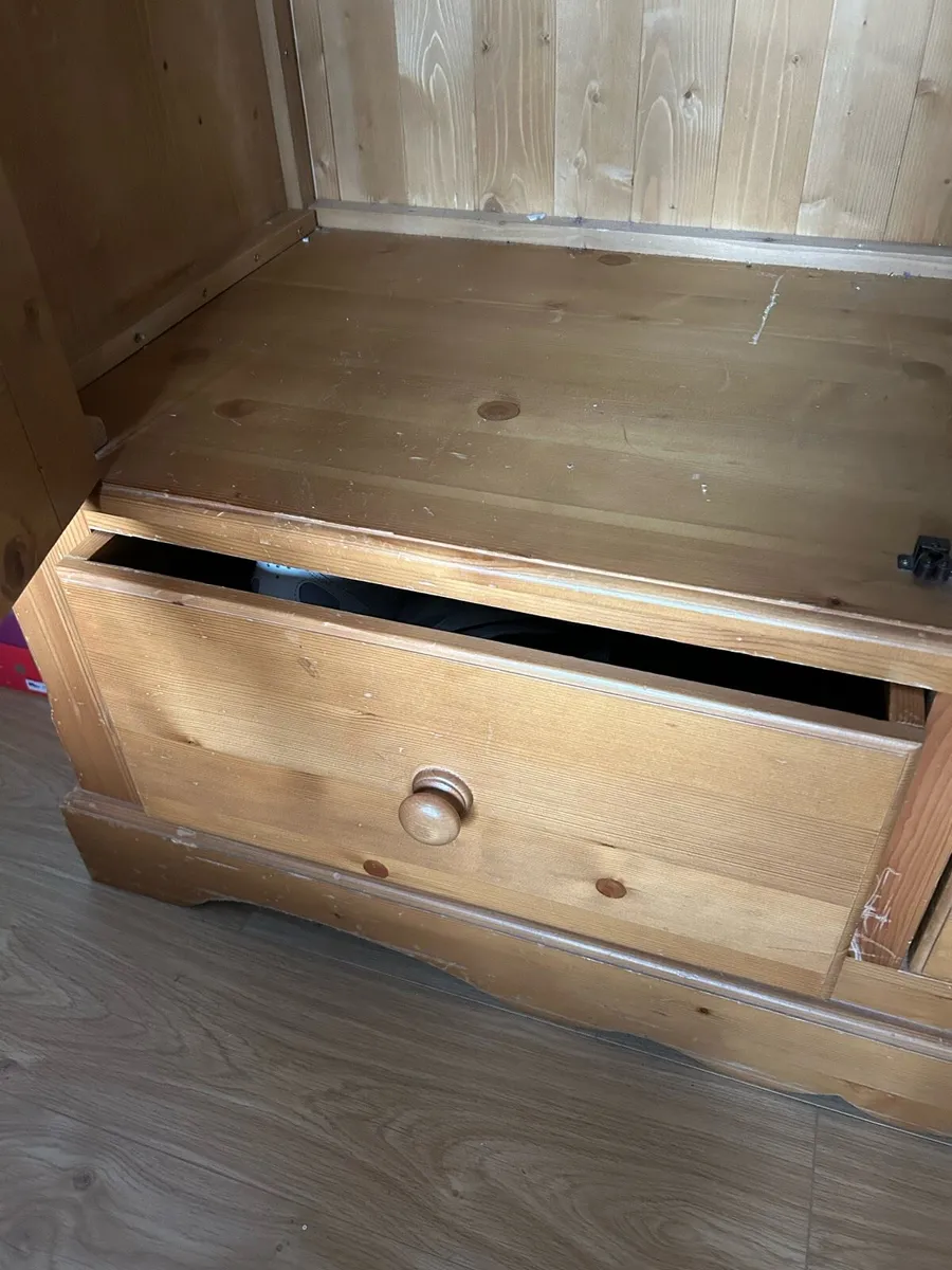 Wardrobe - Image 3