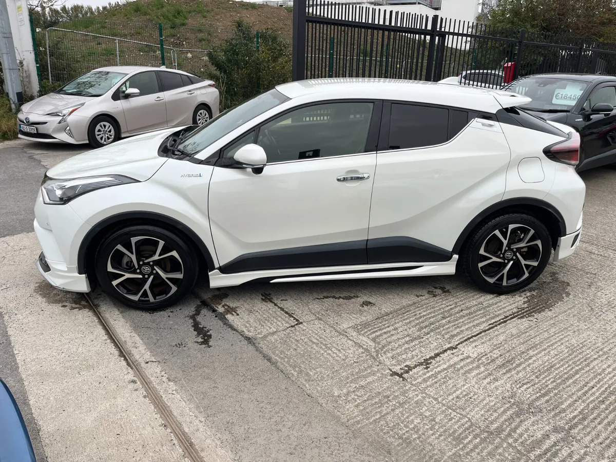 TOYOTA C-HR 2018, 1.8 HYBRID AUTO FULL SPEC - Image 4