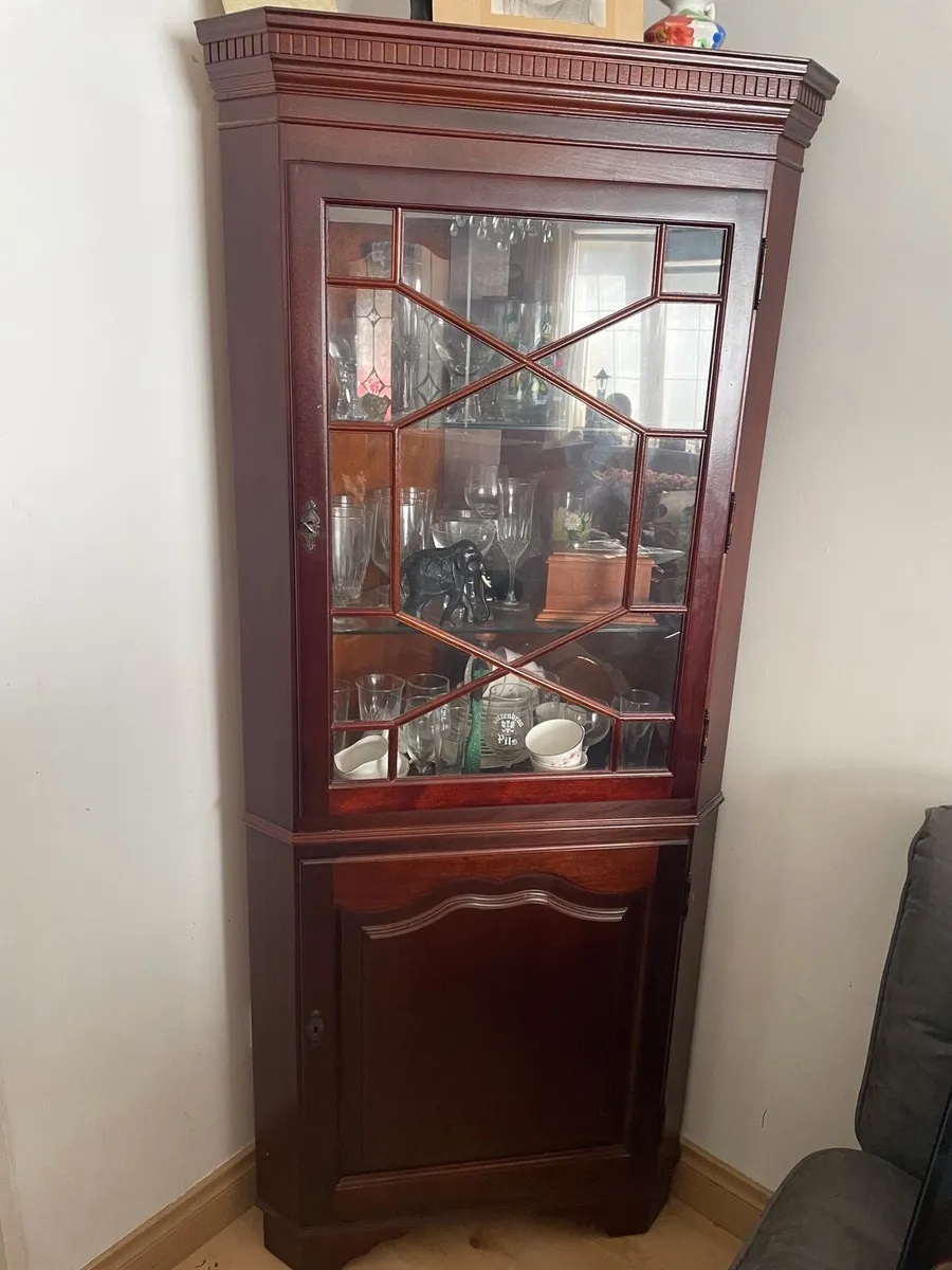 Corner cabinet - Image 1