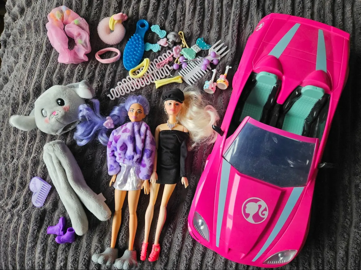 Barbie dolls with Barbie car and hair accessories - Image 1