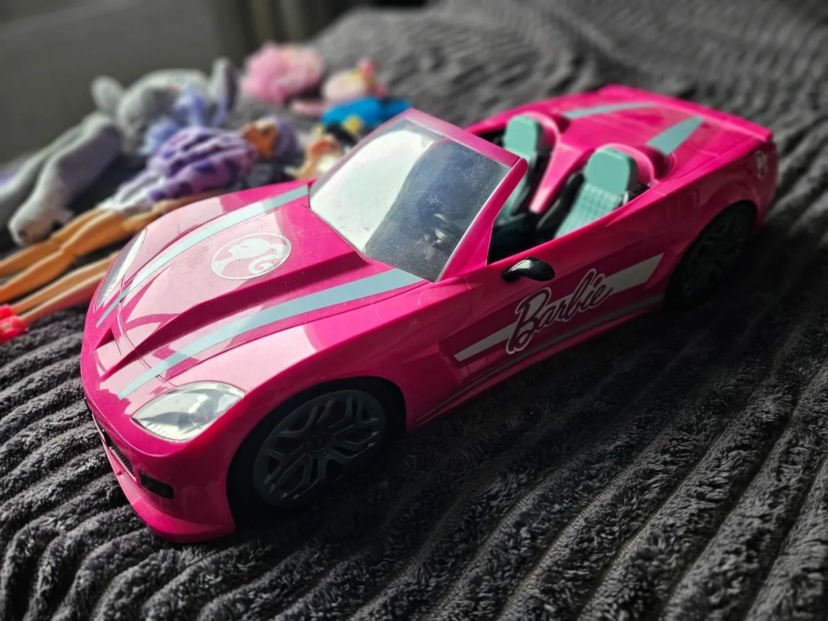 Barbie dolls with Barbie car and hair accessories - Image 4
