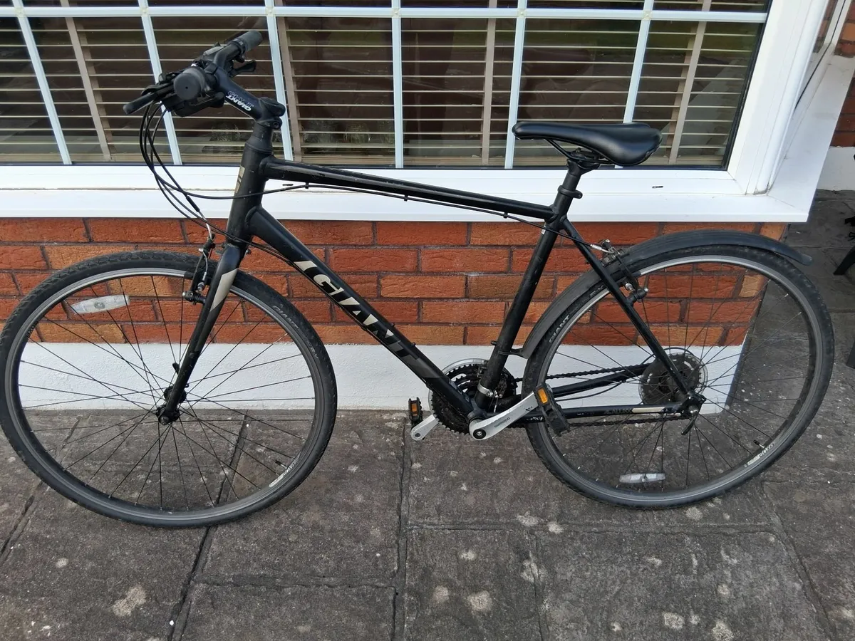 Giant Escape 3 Mens Hybrid Bike (Size Large) - Image 1