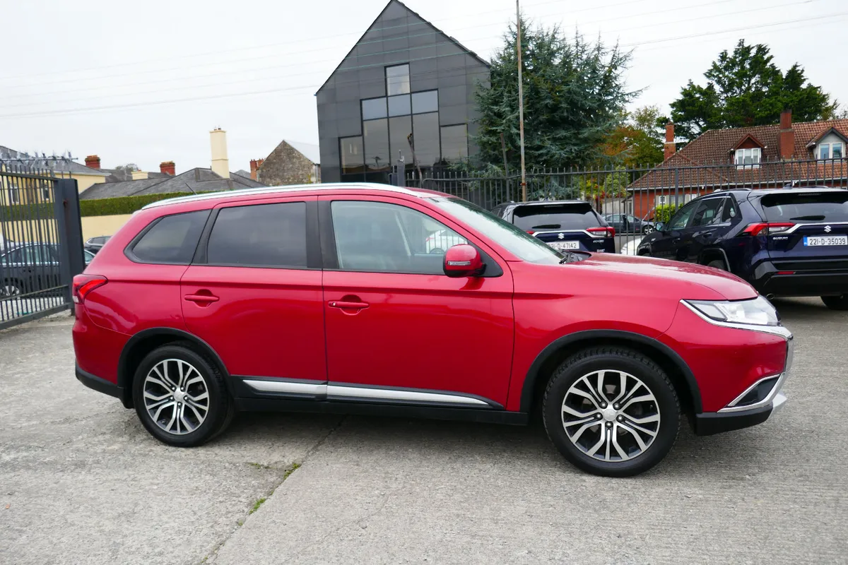 152, MITSUBISHI OUTLANDER 16MY 4WD 6 6MT 7S 4DR - Image 3