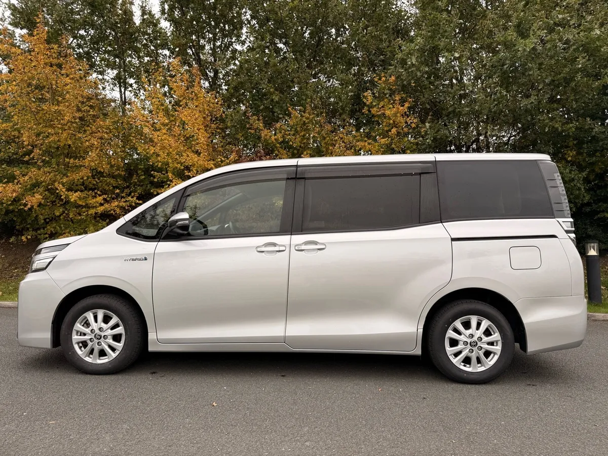 2020 TOYOTA VOXY HYBRID - Image 2