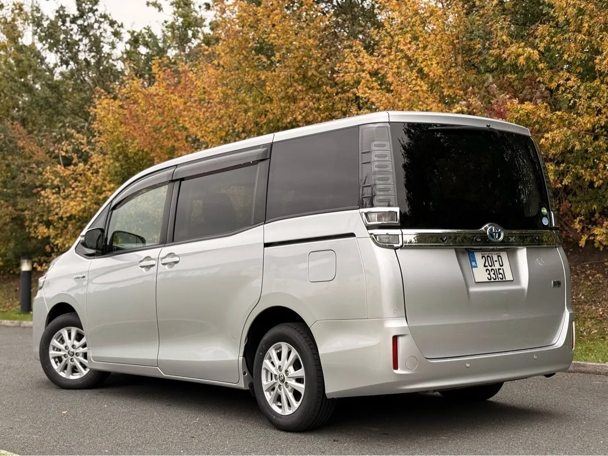 2020 TOYOTA VOXY HYBRID - Image 3