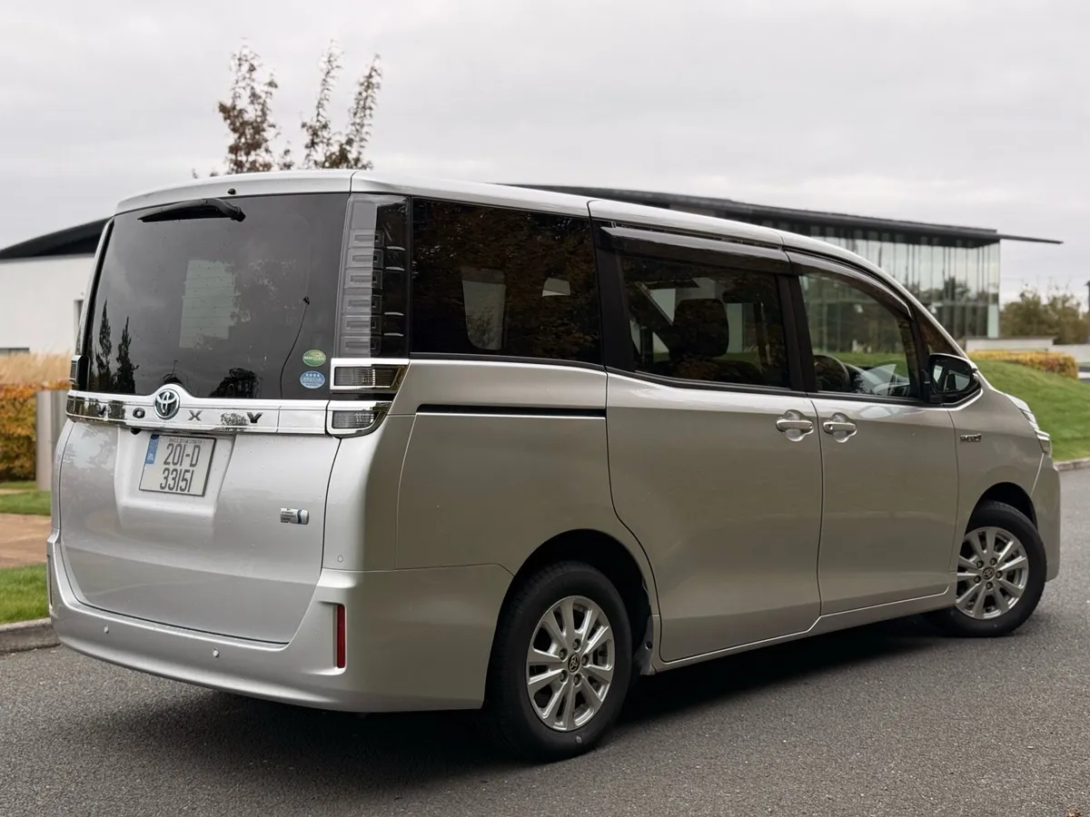 2020 TOYOTA VOXY HYBRID - Image 4