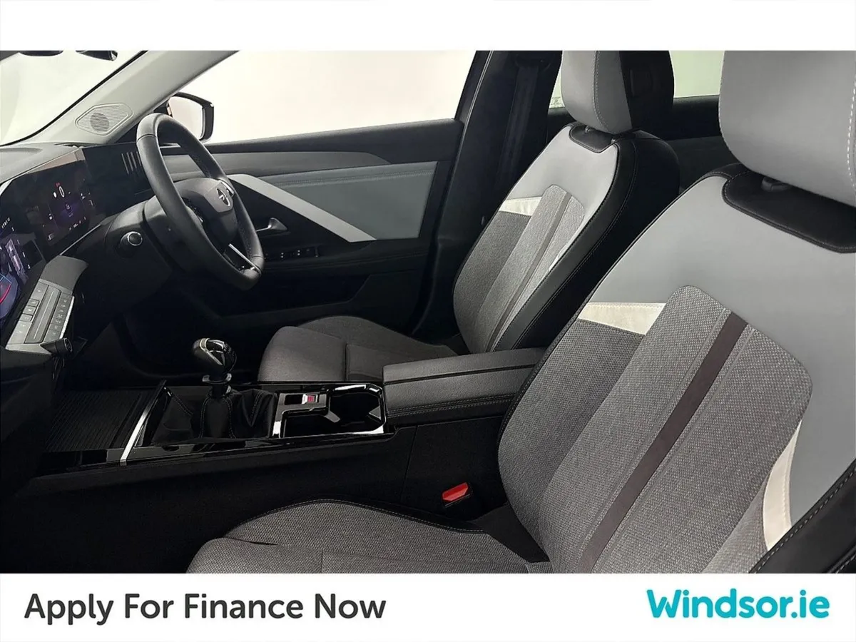 Opel Astra Elegance 1.2 Turbo 130PS Petrol 6 Speed - Image 4