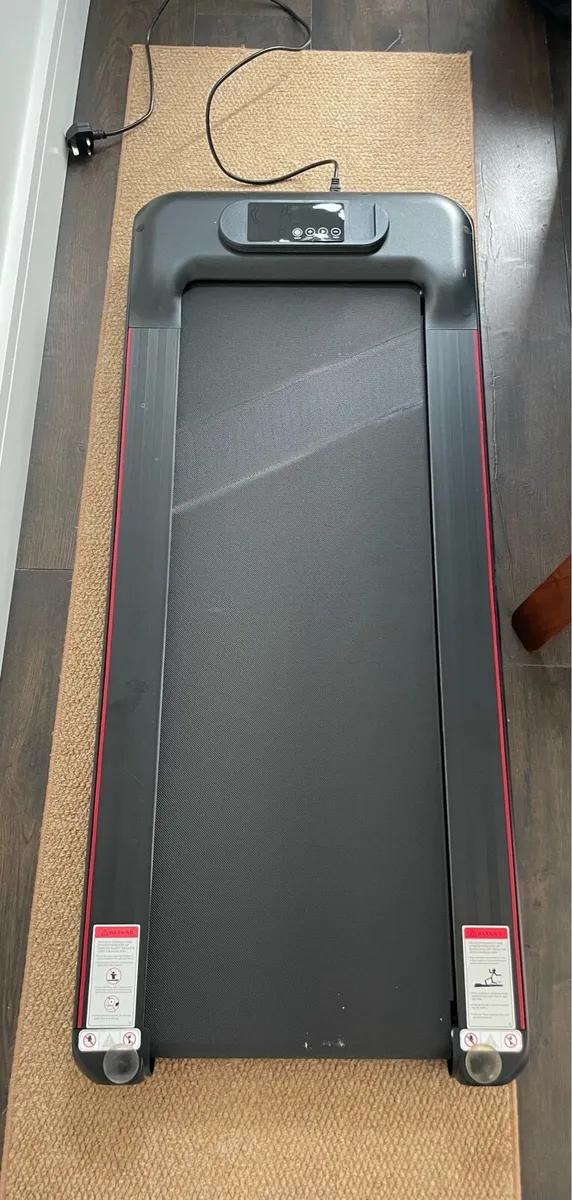 Motorised treadmill with mat - Image 2