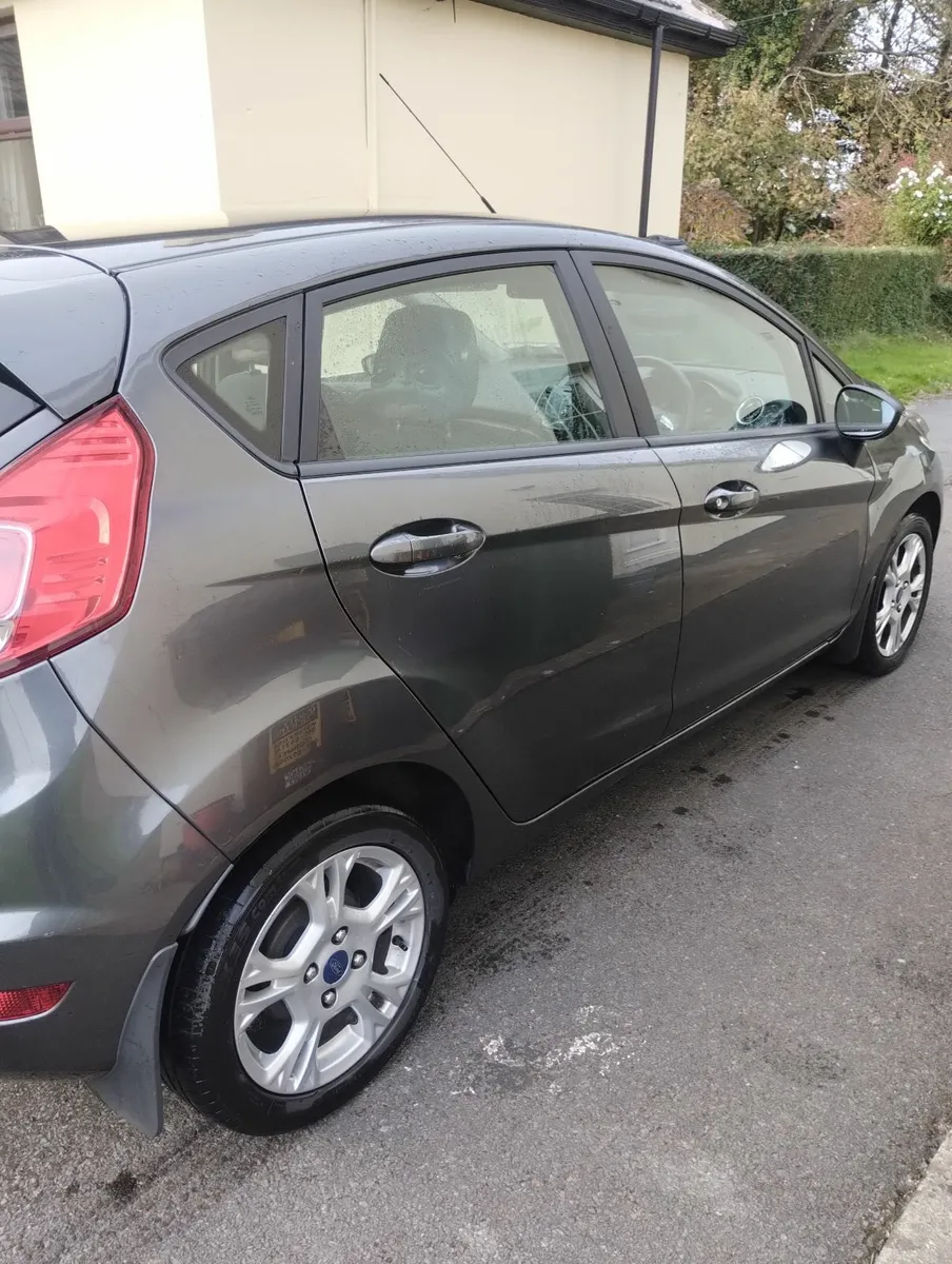 2016 Ford fiesta. 68,402km - Image 2