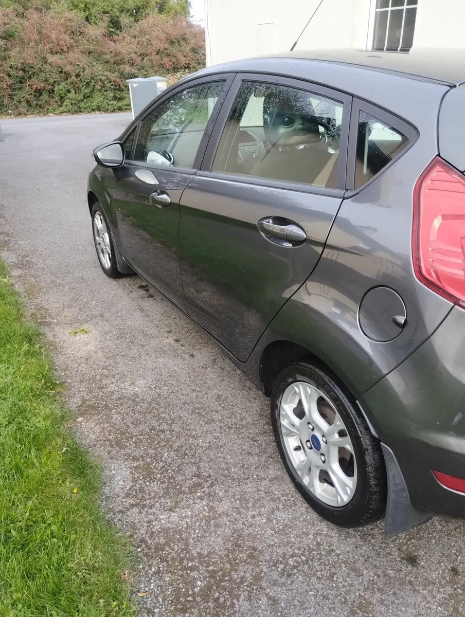 2016 Ford fiesta. 68,402km - Image 3
