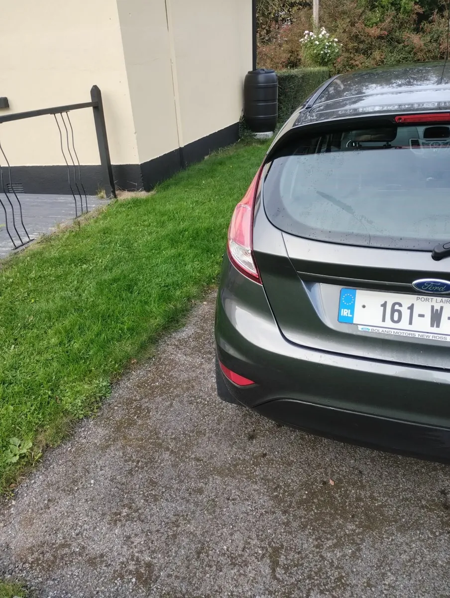 2016 Ford fiesta. 68,402km - Image 4