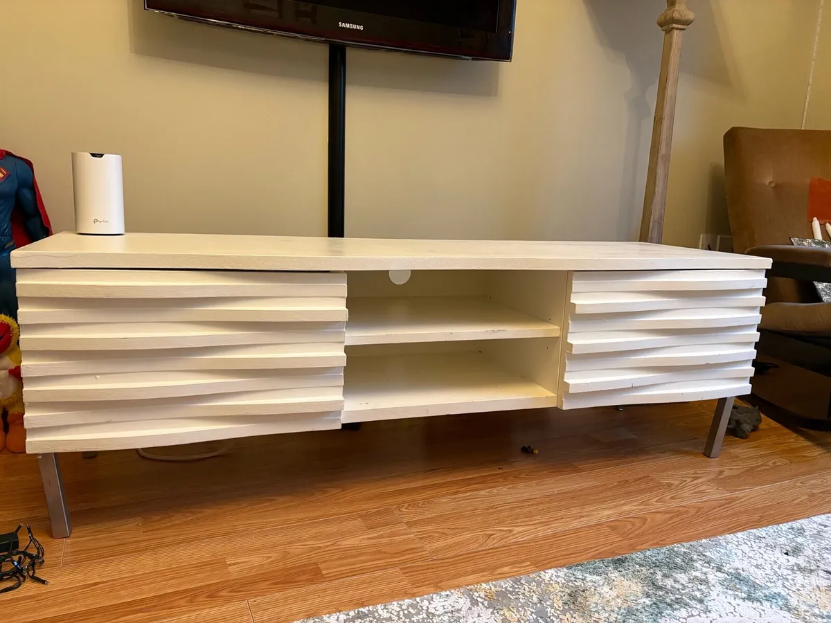 TV Unit - Image 1