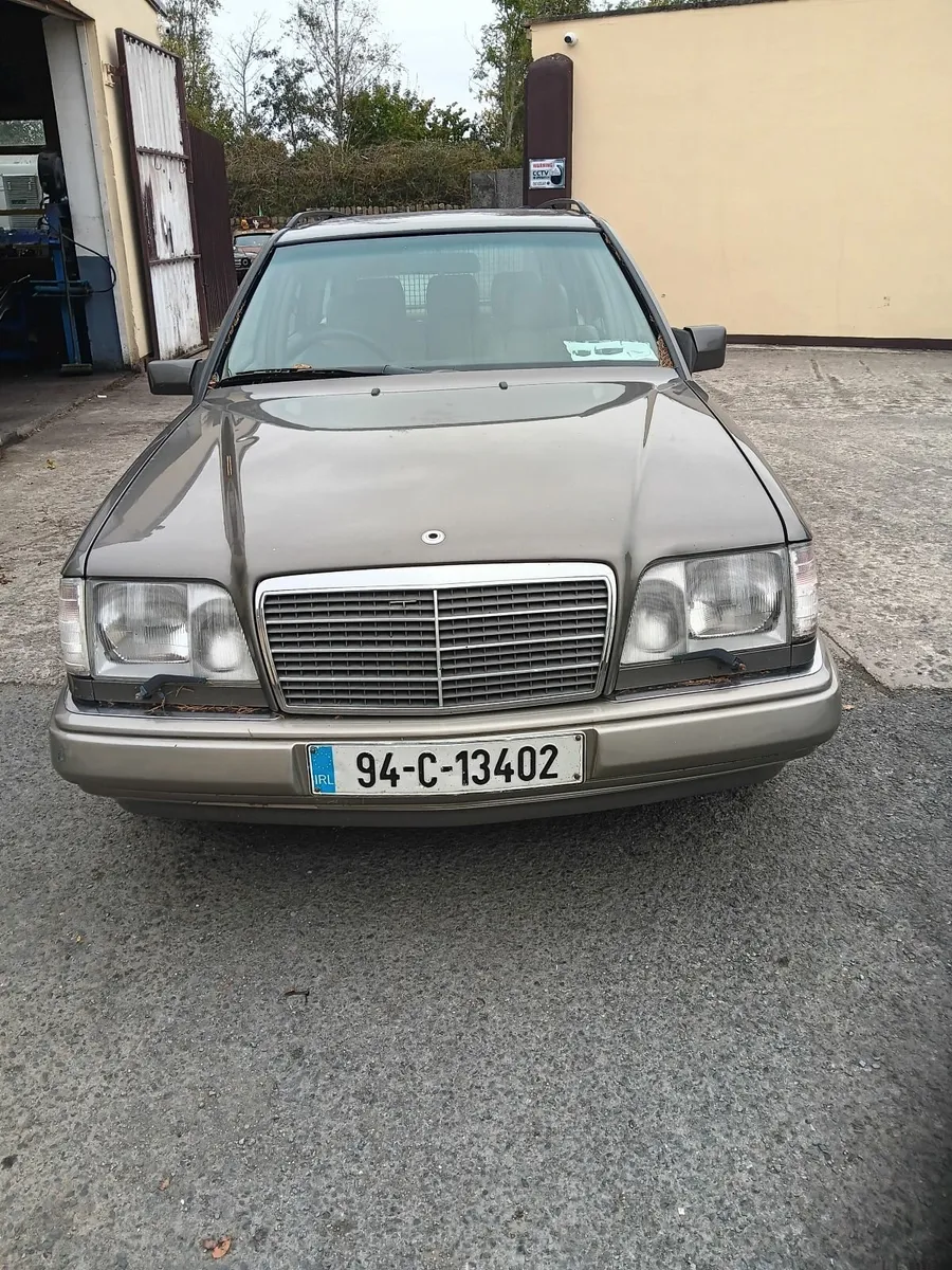 124 Mercedes-Benz estate x2 - Image 1