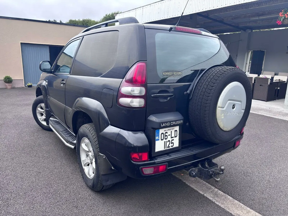06 Toyota Landcruiser - Image 1