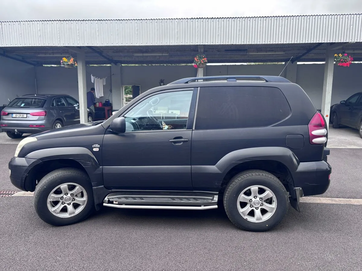 06 Toyota Landcruiser - Image 3