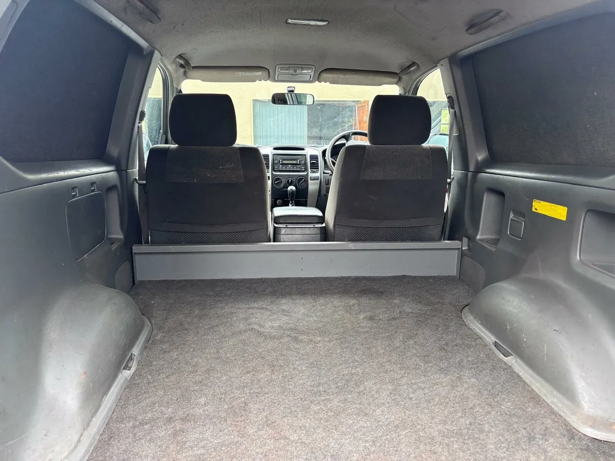 06 Toyota Landcruiser - Image 4