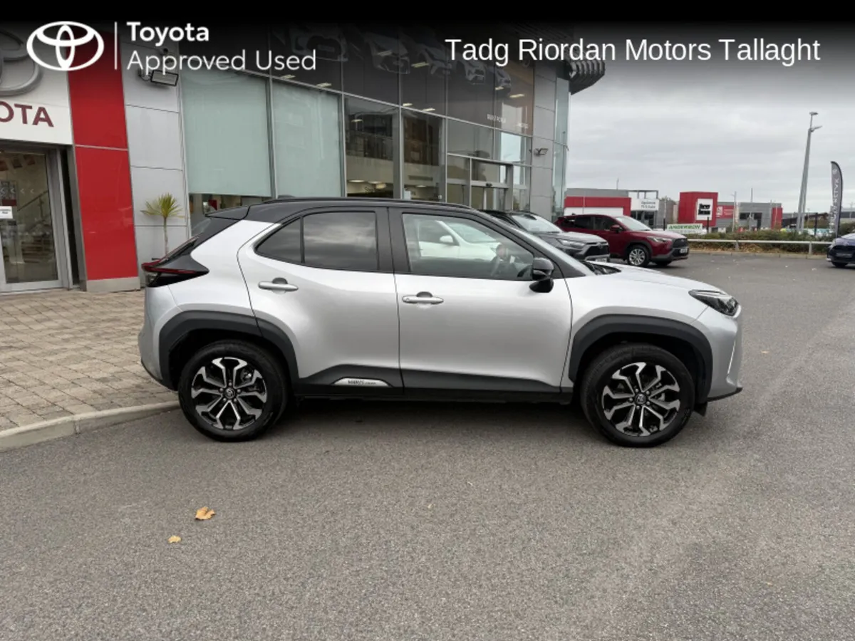 Toyota Yaris Cross LUNA SPORT BI TONE - Image 3