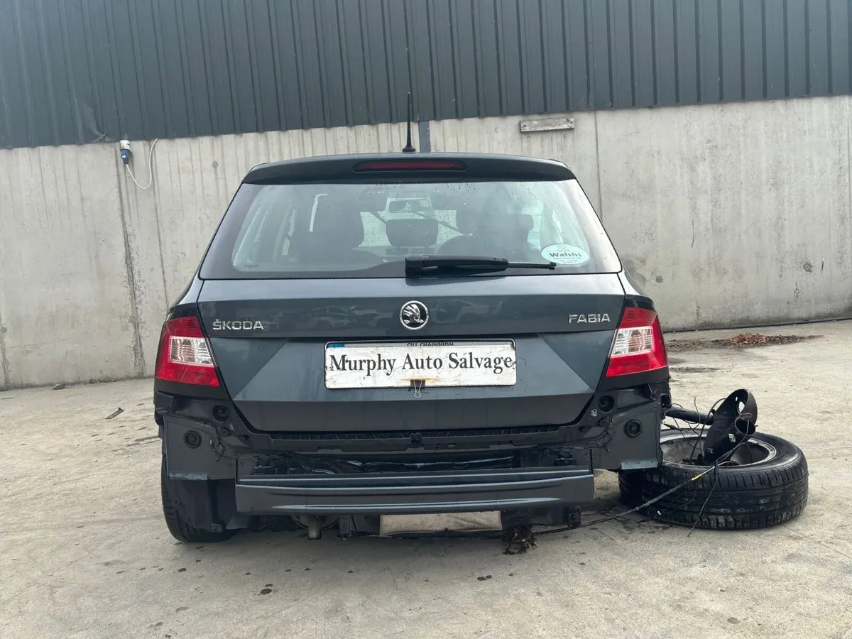 2017 Skoda Fabia for parts - Image 2
