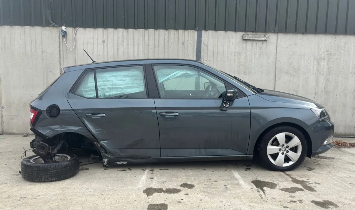2017 Skoda Fabia for parts - Image 3