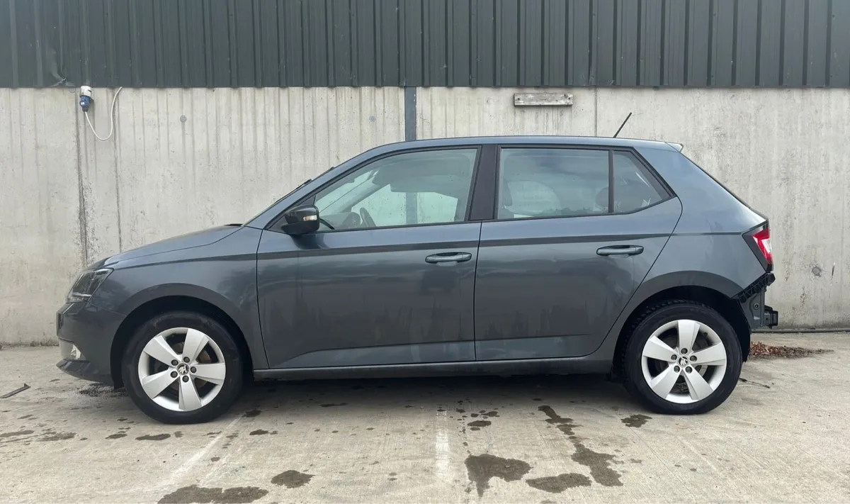 2017 Skoda Fabia for parts - Image 4