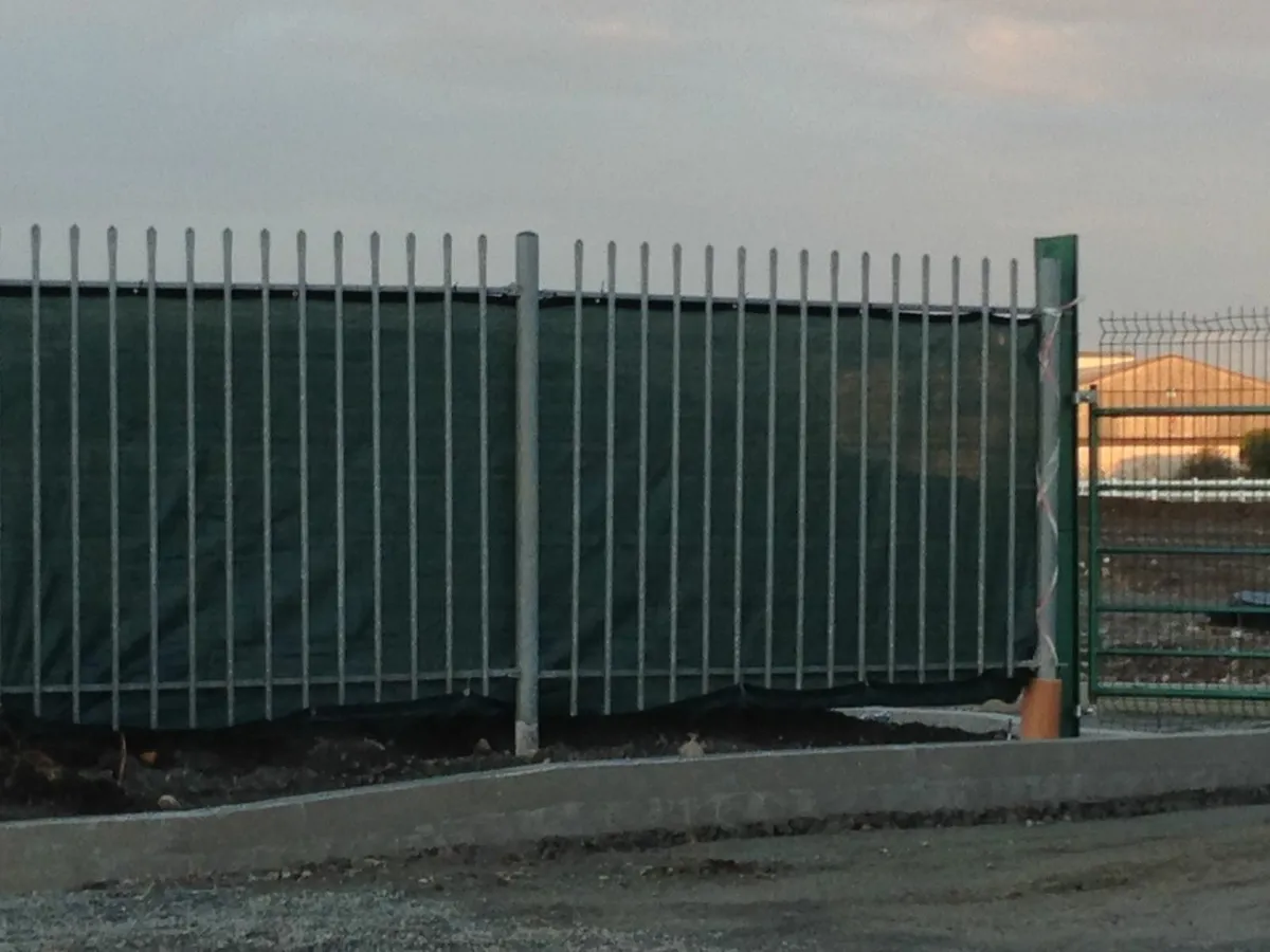 Fence Screens Add privacy and shelter - Image 1
