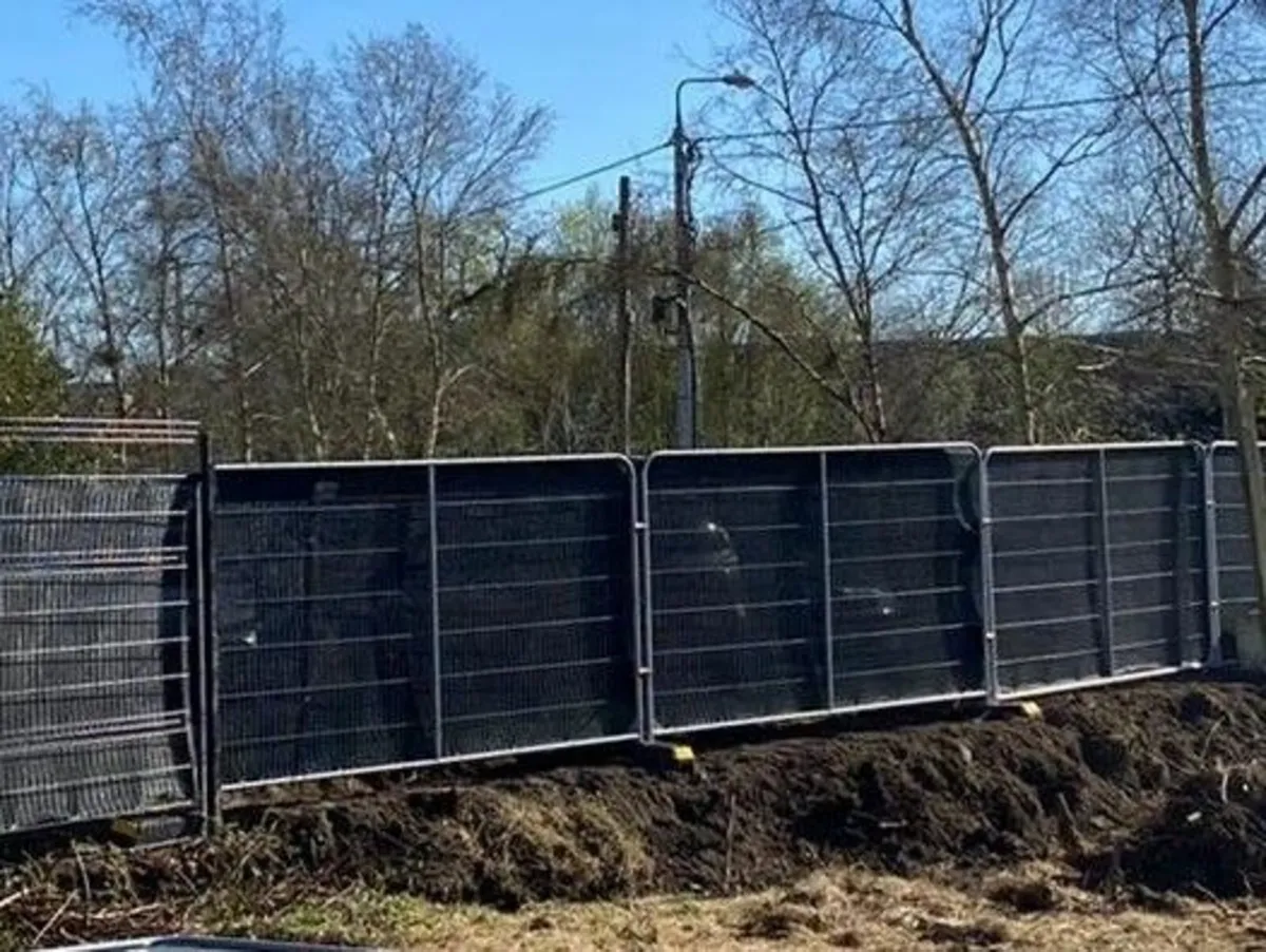 Fence Screens Add privacy and shelter - Image 3