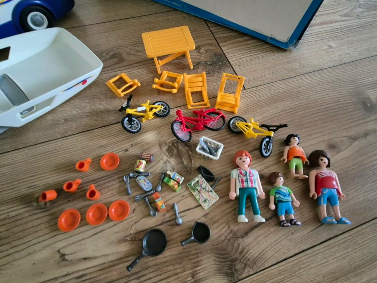 PLAYMOBIL camper van set - Image 3